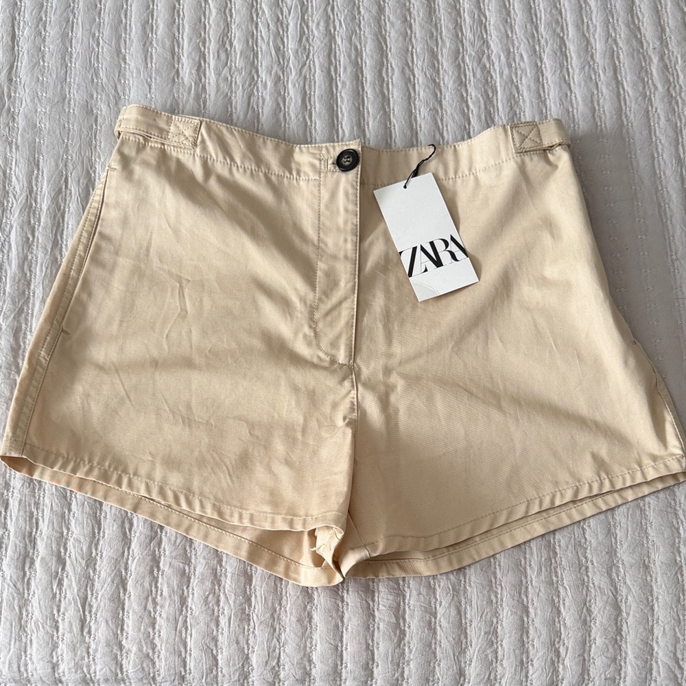 Zara Beige Gold Buckle Side Waist Shorts NWT Back Pocket & Hidden Pockets LOVE
